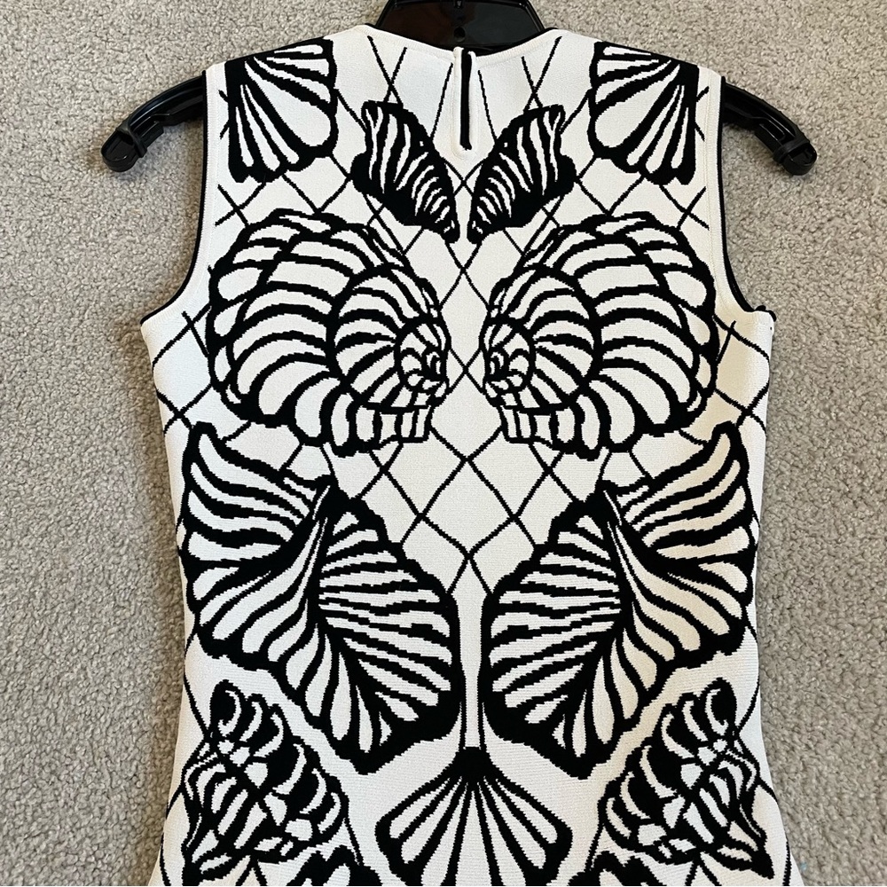 Alexander McQueen Sleeveless Shell Jacquard Midi Dress - Picture 5 of 14